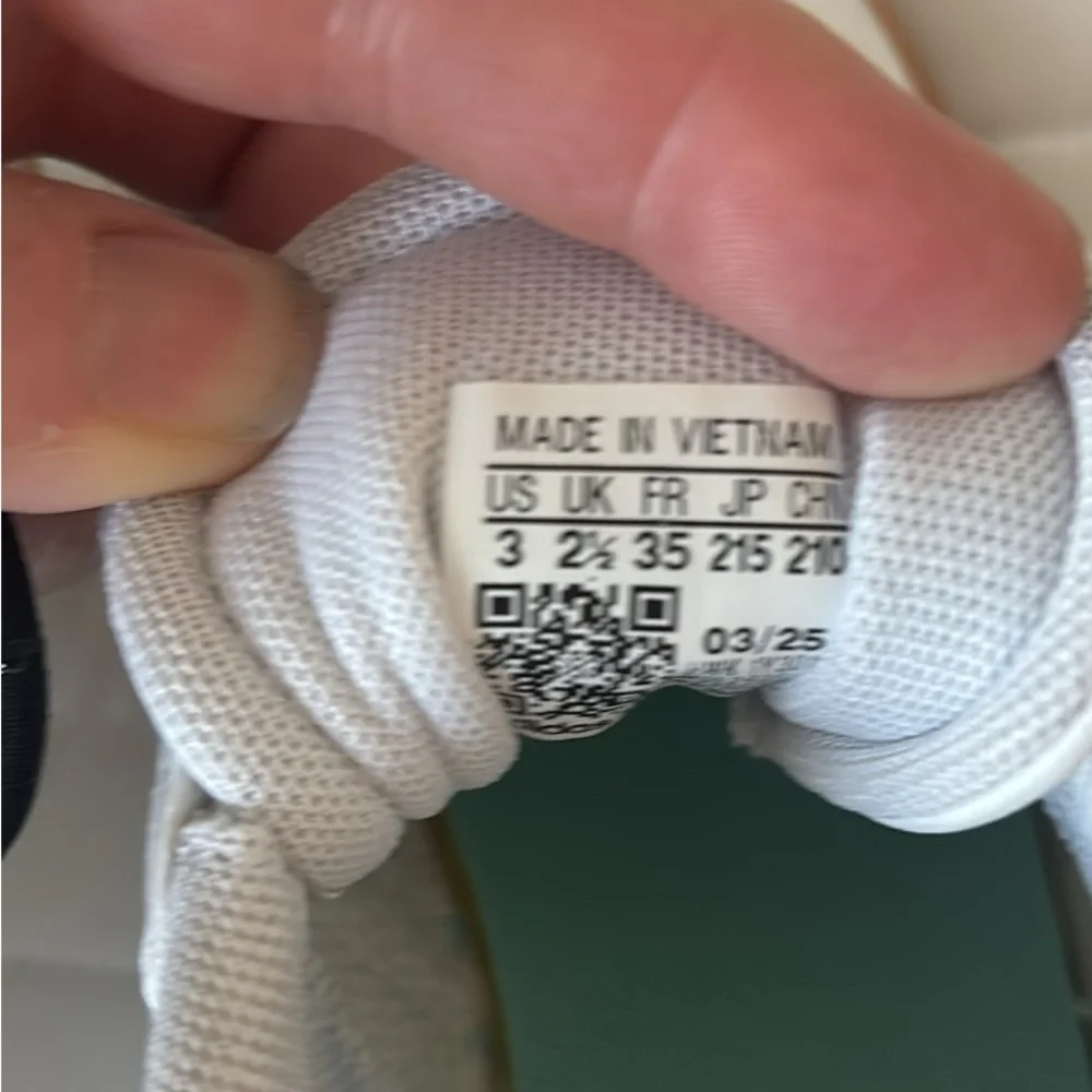 Kids adidas sneakers size 3